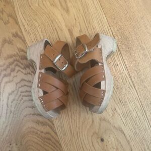 Toddler leather clogs
